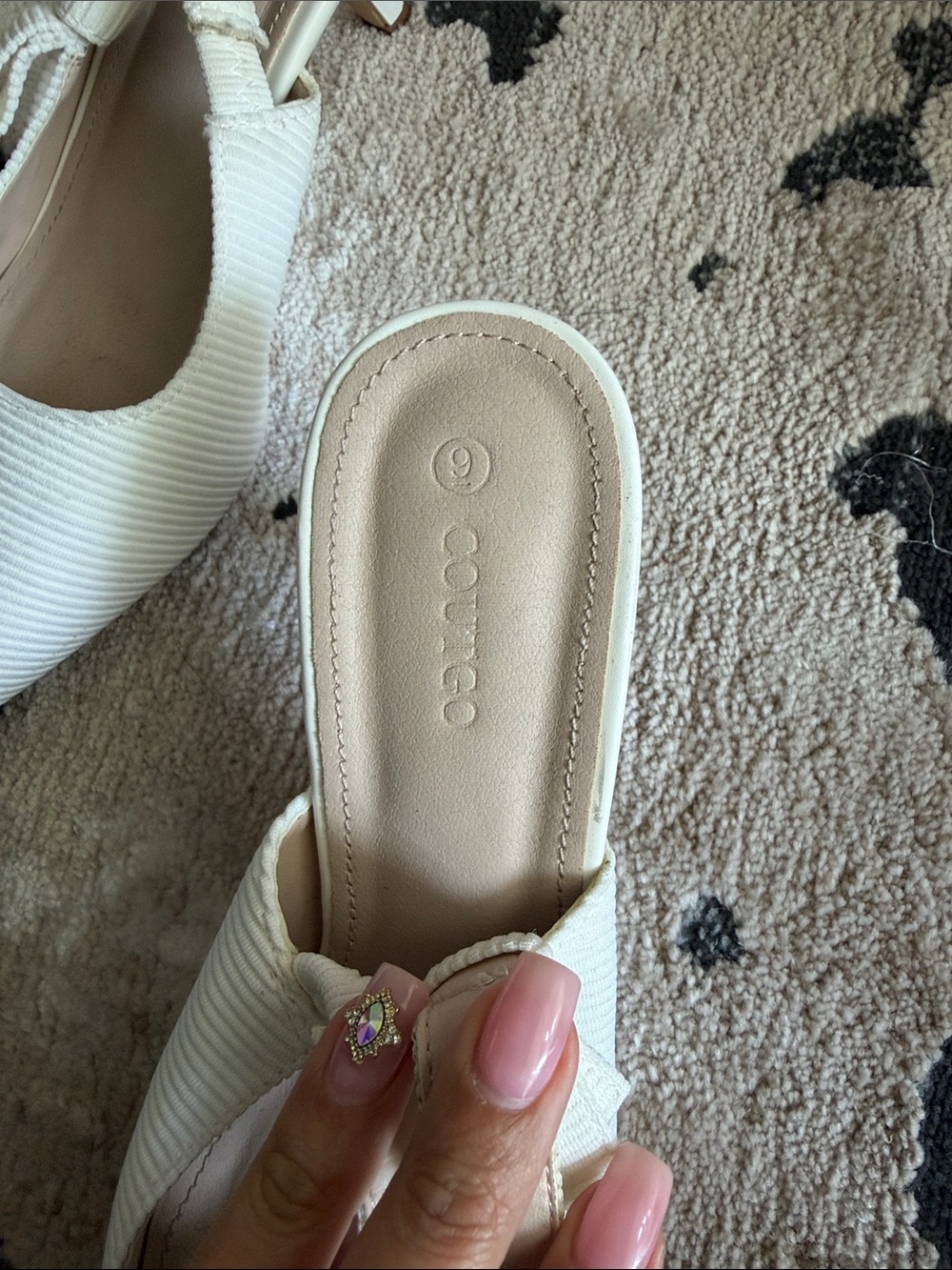 Pointed-Toe White Ribbed Slingback Mules - Picture 3 of 4
